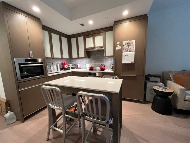 Photo - 100 Lovejoy Pl Unit 4L