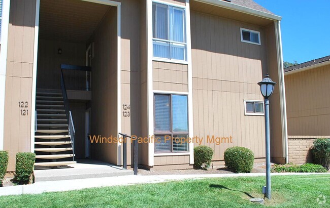 Building Photo - Sharp, Bright, Spacious & Clean! Excellent... Unit 123 Rental