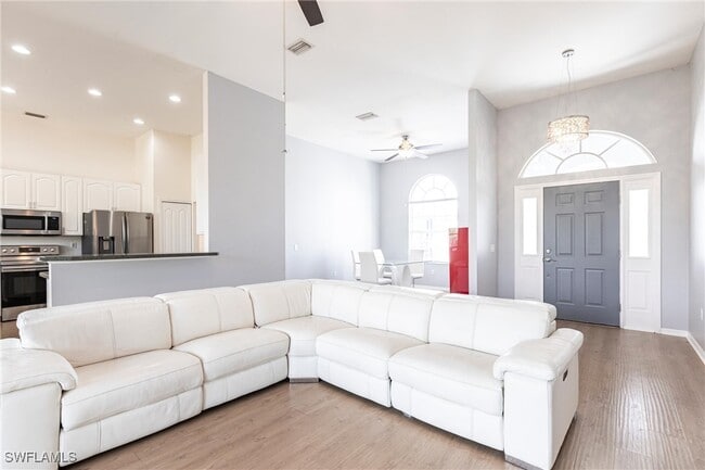 Photo - 7306 Powder Puff