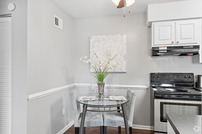 Hereford 1BR, 1BA - 550SF - Dining Room