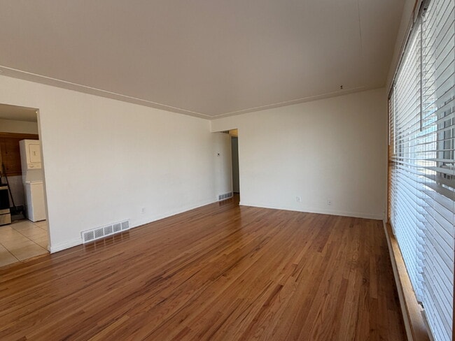 Photo - Beautiful 3-Bedroom Home in Northglenn – All Utilities Included! Unidad A