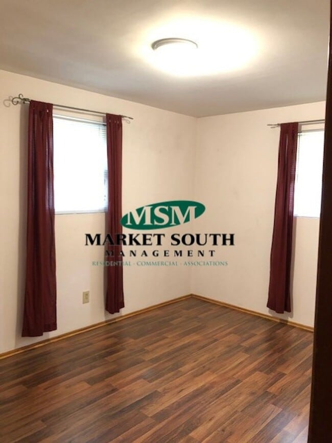 Building Photo - Convenient Southside Location Rental