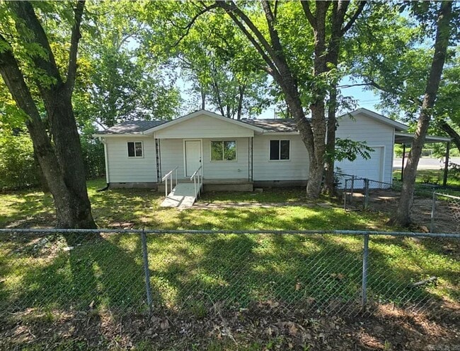 Building Photo - 314 N Oak St Rental