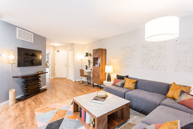 Building Photo - The Crossings at St. Charles Rental