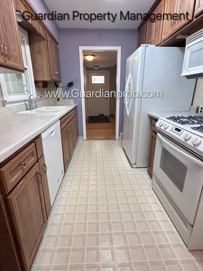 Photo - Richfield Single Family Home, Fenced Yard, 2 Car Garage, Dishwasher