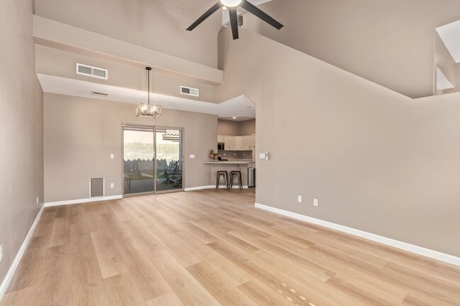 Photo - 7978 W Beck Ln