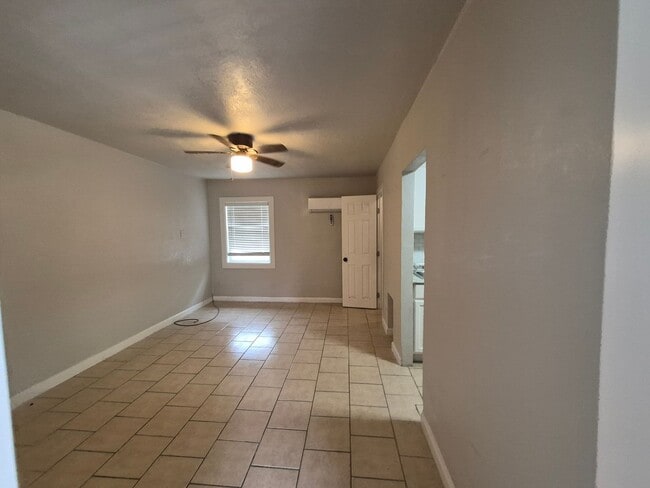Photo - 115 Caldwell St