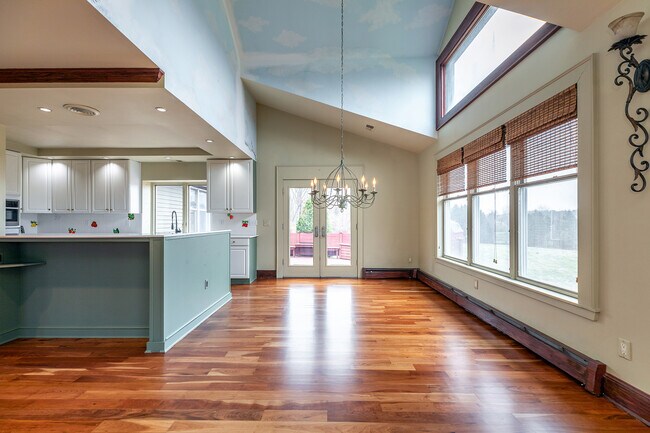 Photo - 411 Beach St