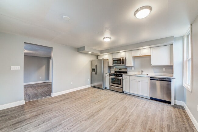 Building Photo - 744 Proctor Wy Unit Apt. 2