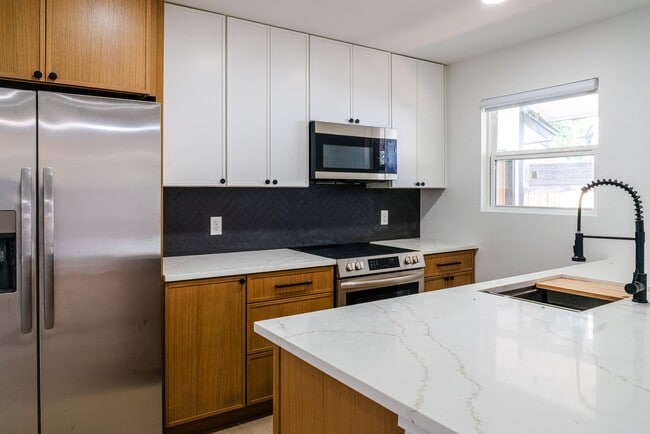 1142 Mansell Ave Unit 1