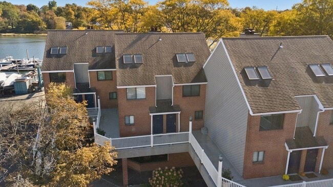 Building Photo - 7 River Rd