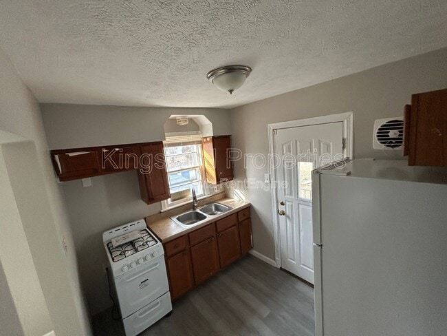 Photo - 10128 Cloverdale Dr