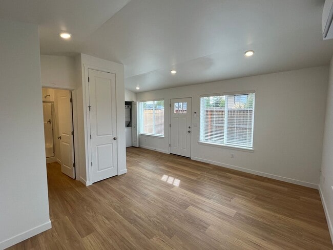 502 NE 16th St
