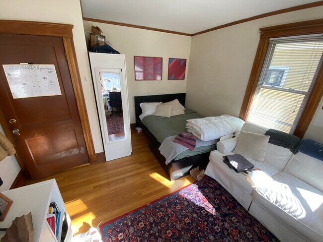 Photo - 33 Iroquois St