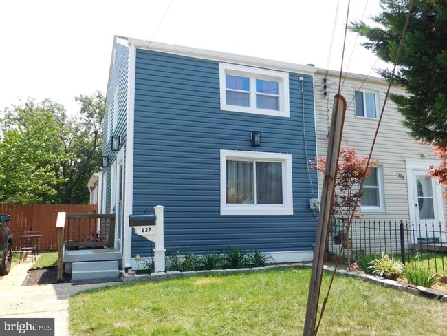 Building Photo - 827 S Harrison St Rental