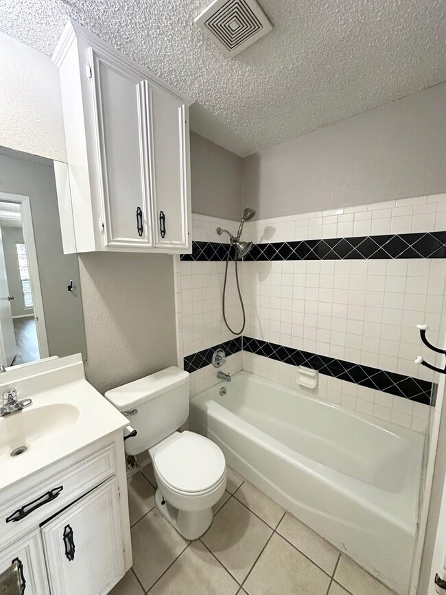 Photo - 1 Bedroom 1 Bathroom For Lease