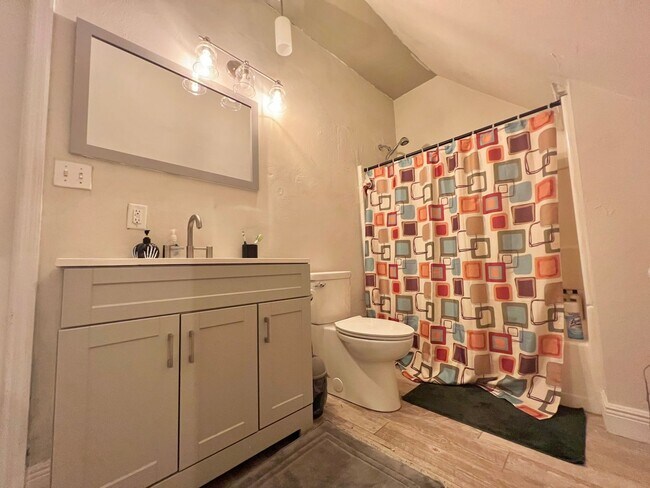 Photo - 101 S Meridian St House