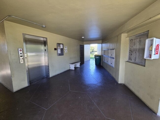 Photo - 5335 NW 10th Ct