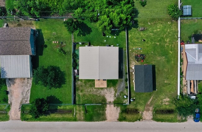 Building Photo - 2213 Ellis Dr