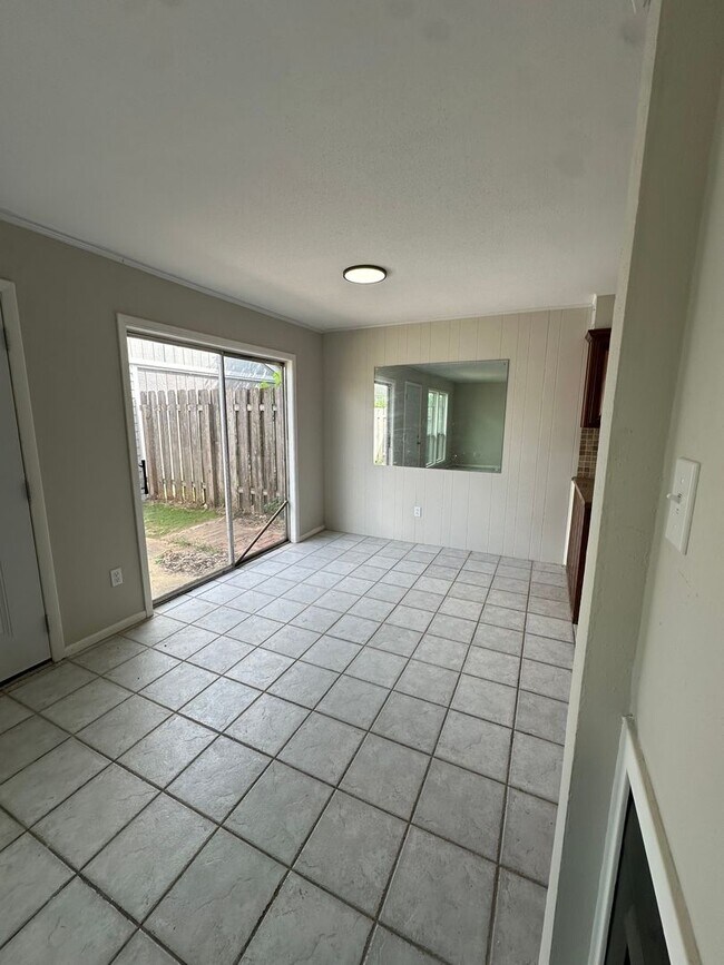 Photo - 2 Bedroom Townhome for RENT - WEST END BEA...
