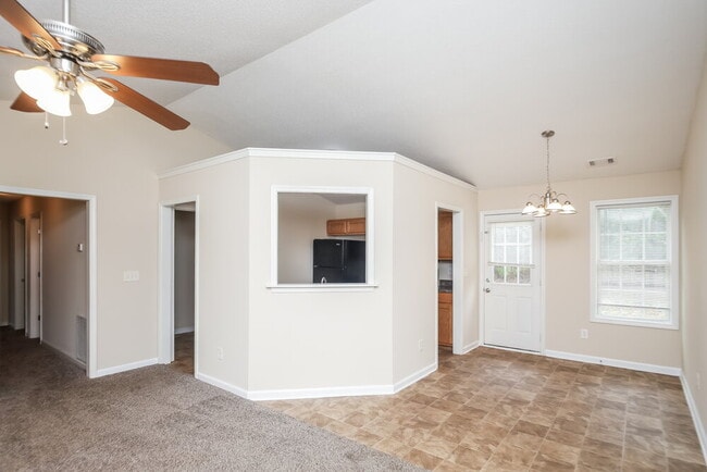 Photo - 43 Thorn Thicket Way