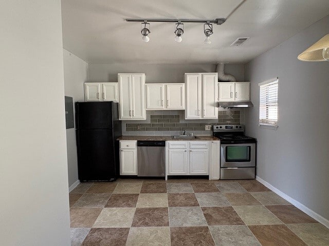 Kitchen - 588 Parkway Dr NE Unit 2