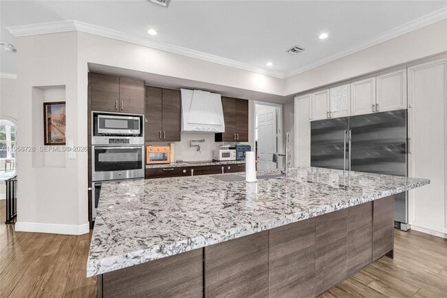 Photo - 545 Forest View Cir