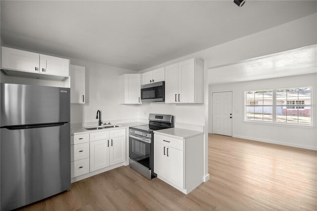 Photo - 411 NE 26th Ct