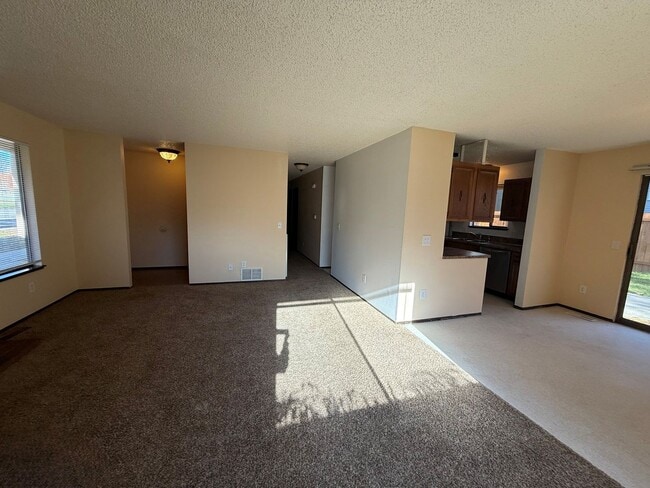 Photo - 925 Gellatly St Unit 1