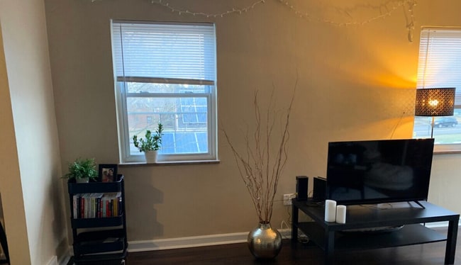 Photo - 437 Claranna Avenue Unit #2