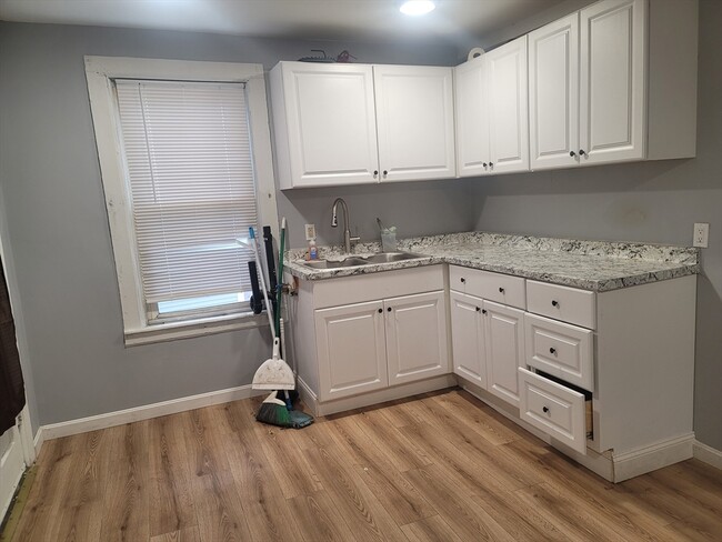 Building Photo - 39 Worcester St Unit 2L