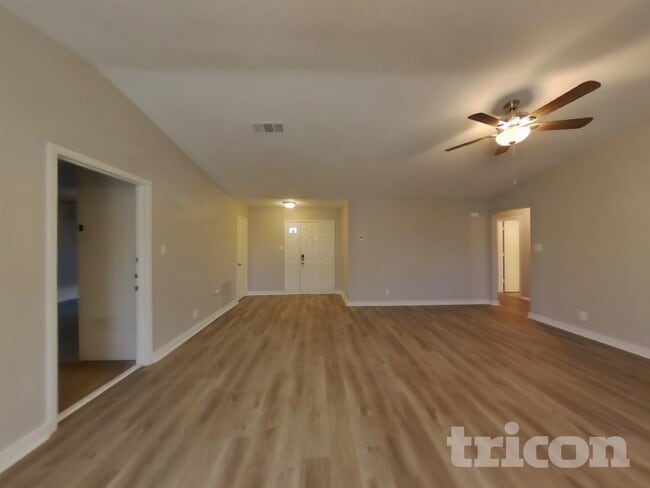921 Loganwood Dr