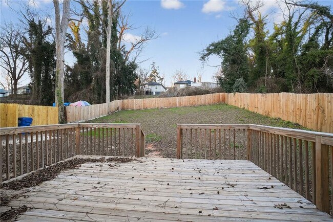 Photo - 1439 Westboro Dr SW