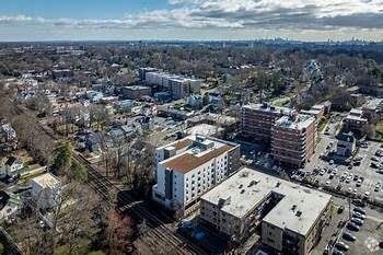 Building Photo - 751 Vose Ave Unit 401 Rental