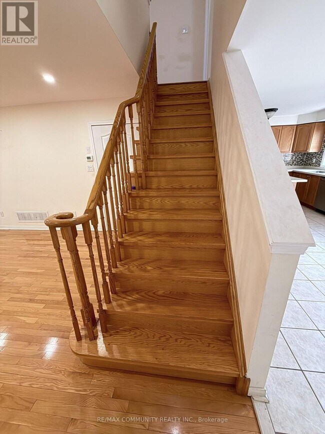 Photo - 26 Grosbeak Crescent