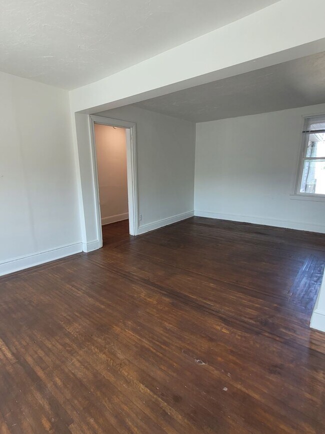 Photo - 565 W Market St Unit Apt 2