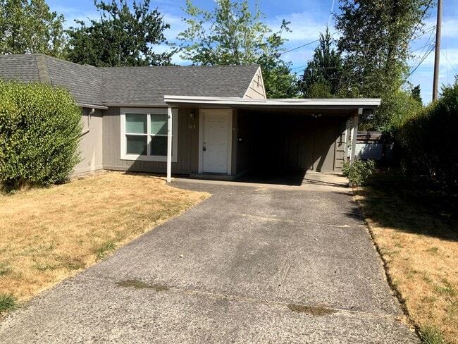 Building Photo - 2 Bedroom Duplex Near UO Campus and Downtown