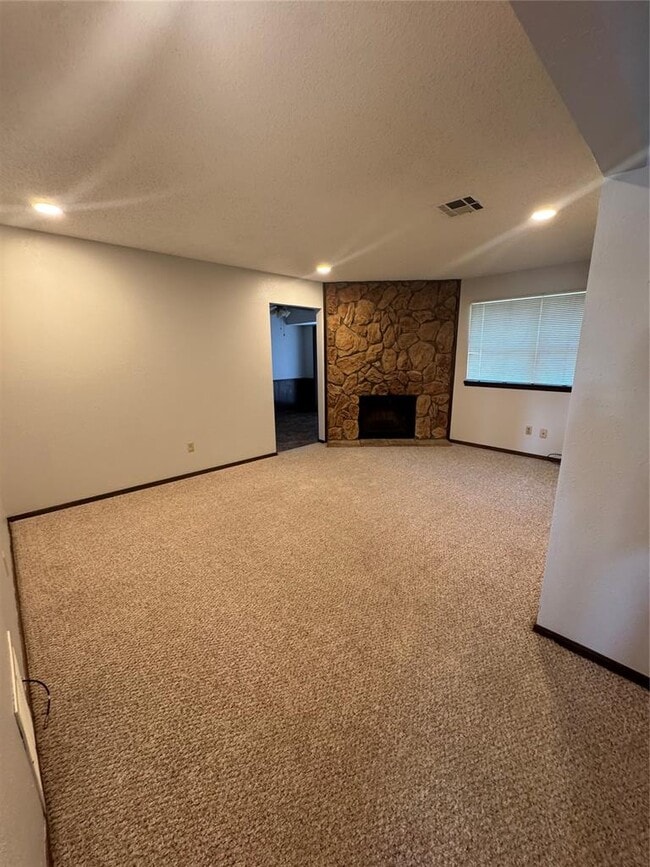 Photo - 805 W 8th St