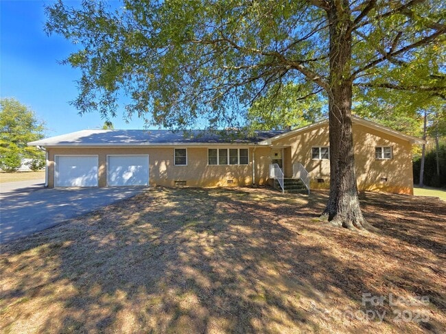Building Photo - 9301 Gold Hill Rd