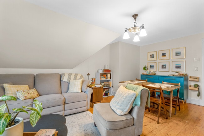 Building Photo - 5 Wenham St Unit 3