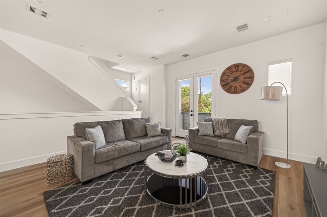 Photo - 3402 Luca St