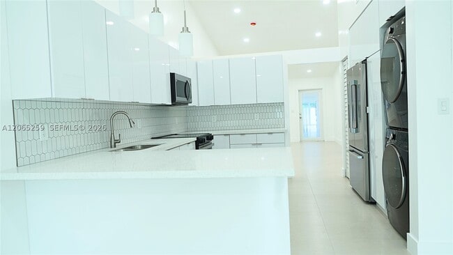 Building Photo - 5661 W 21st Ave