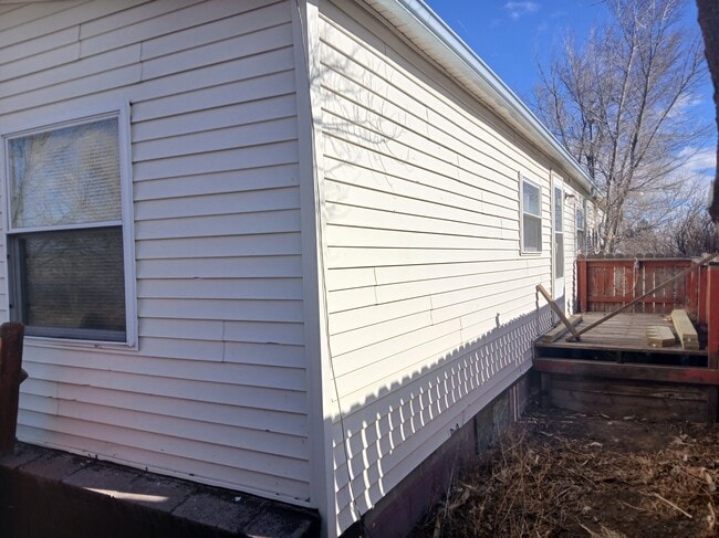 Photo - 716 Linnell St