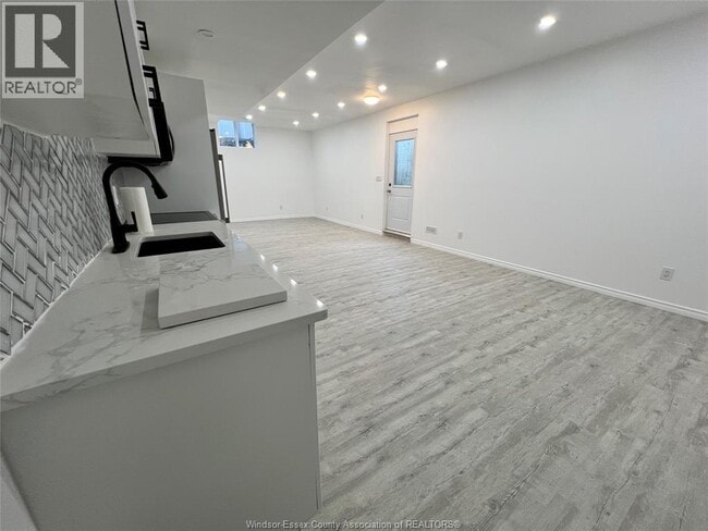 Photo - 1498 Clearwater Ave