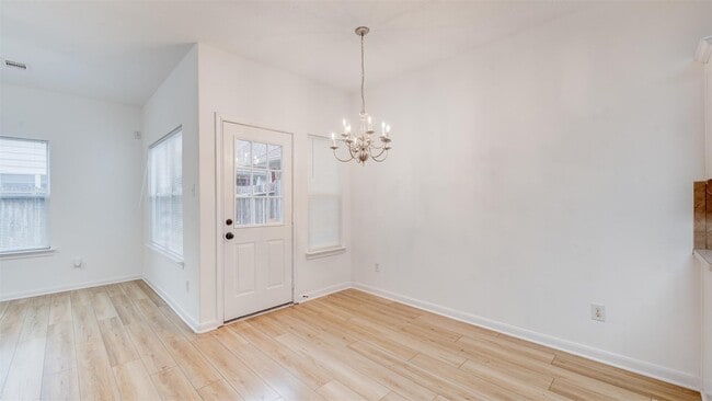 Photo - 827 Forest Ivy Ln