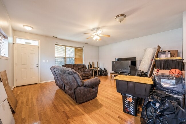 Photo - 2030 W Warren Blvd Unit 1