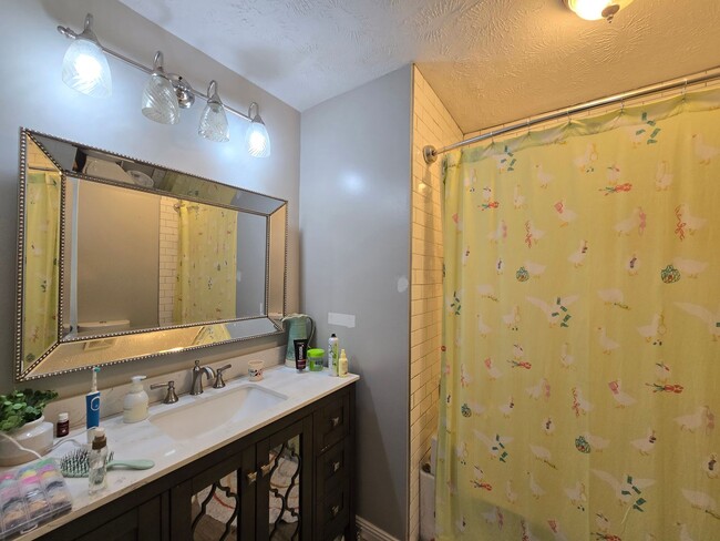 Photo - 111 Greentree Dr