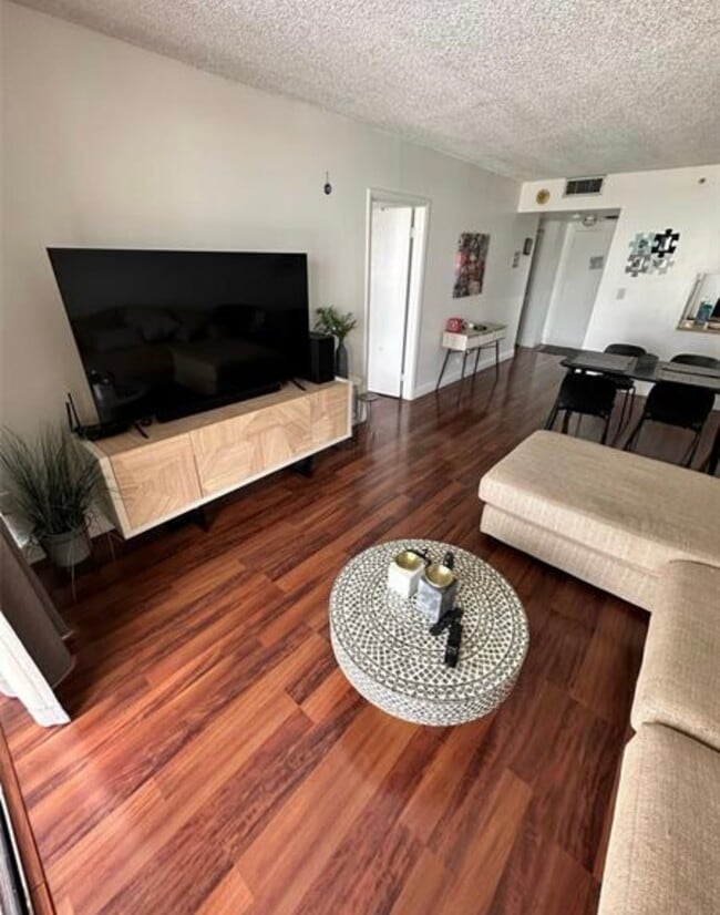 Building Photo - 1470 NE 123rd St Unit A1014 Rental
