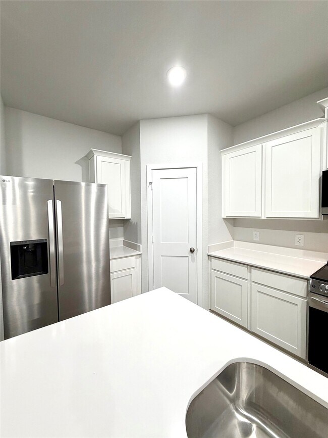 Photo - 533 Shoreview Dr