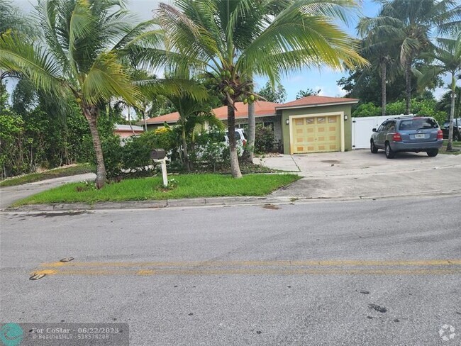 Building Photo - 5385 SW 8th Ct Rental
